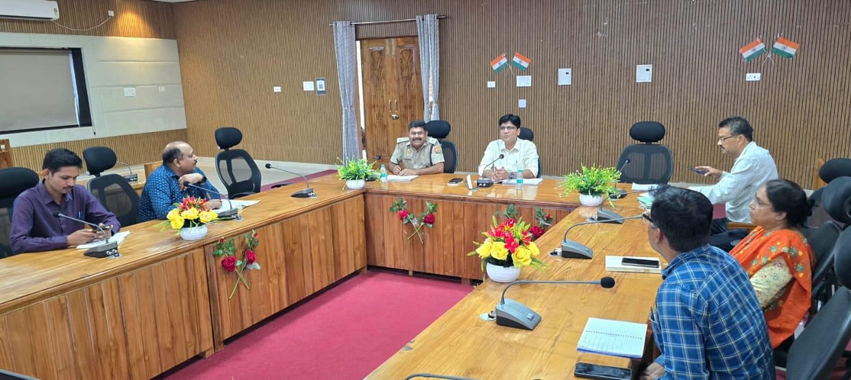 Jhansi: Sale of banned drugs and narcotics should be stopped in the district.
