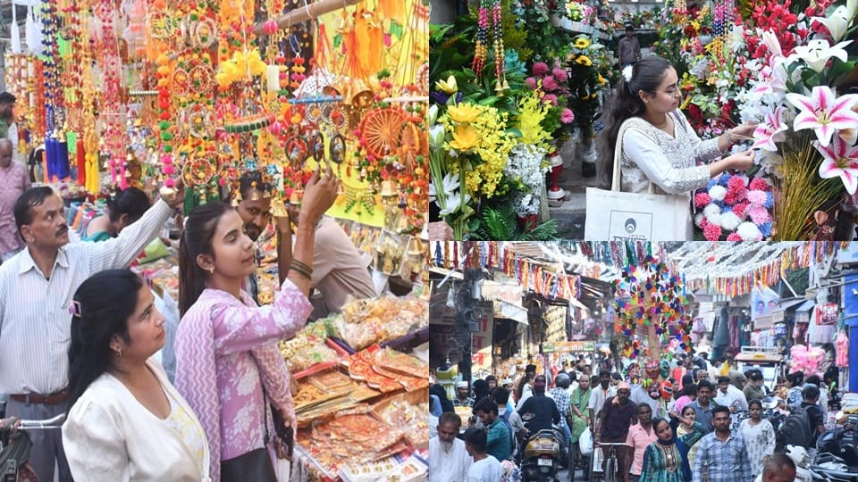 Diwali: Shoppers throng Moradabad markets on Dhanteras, business worth over Rs 750 crore expected