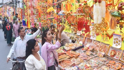 Diwali: Shoppers throng Moradabad markets on Dhanteras, business worth over Rs 750 crore expected