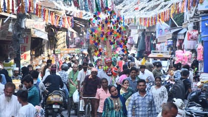Diwali: Shoppers throng Moradabad markets on Dhanteras, business worth over Rs 750 crore expected