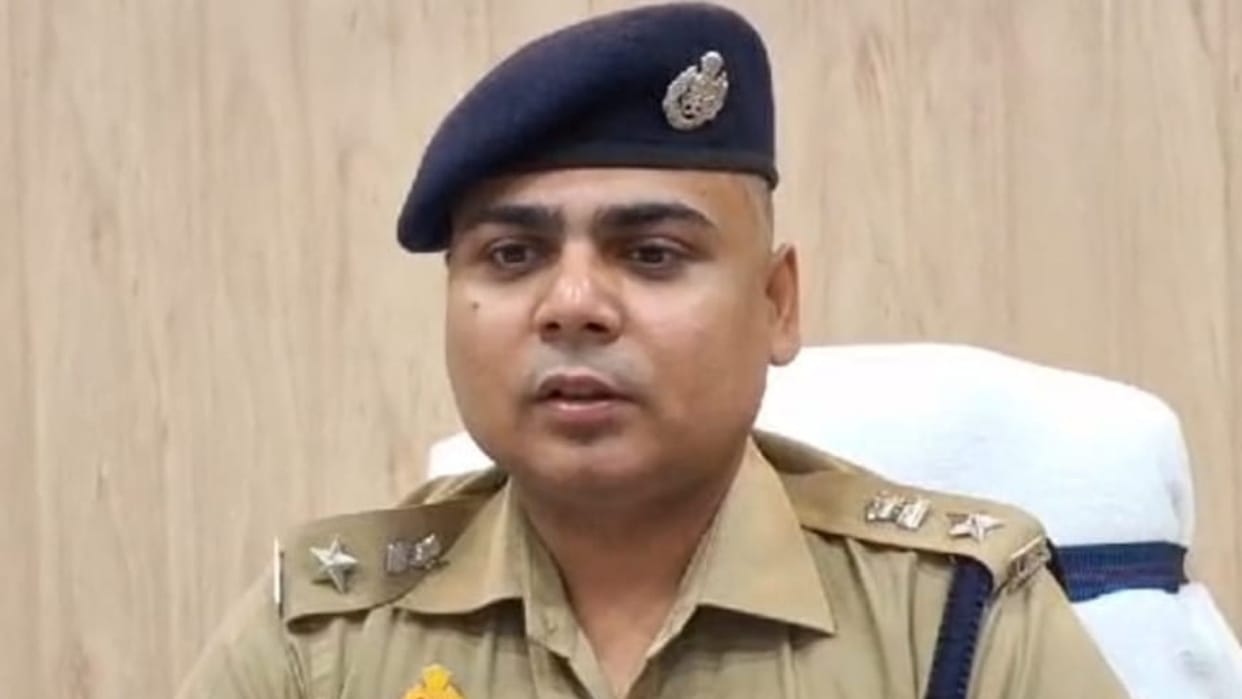 SP Dr. Iraj Raja transferred 71 policemen in Ghazipur