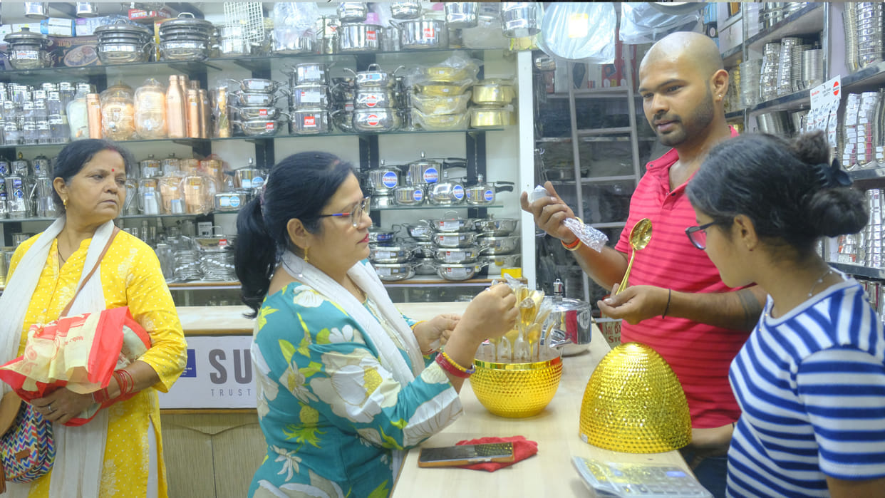 Dhanteras,  Due to Saturday, more sales of brass, copper and crockery items are expected In Gorakhpur