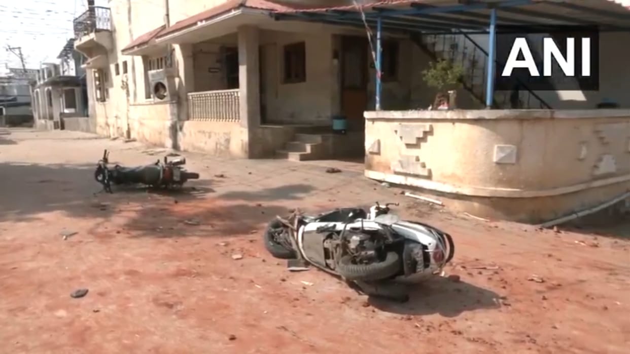 gujarat sabarkantha violence several vehicles set on fire vandalised many injured booked