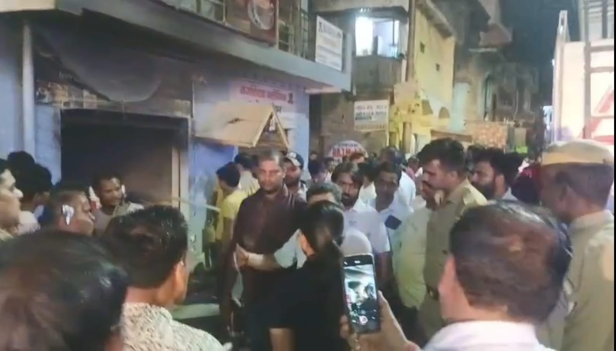 Fire breaks out in cafe in front of petrol pump in Kasganj