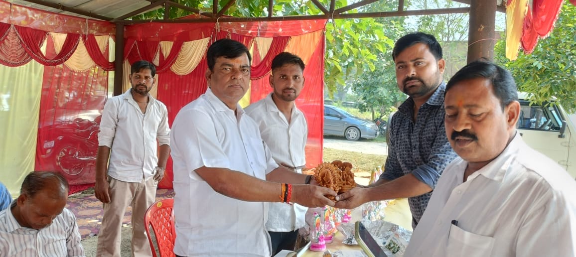 Kanpur clay art Exhibition of potters skills held in Narwal with up to 600 sculptures a centre of attraction