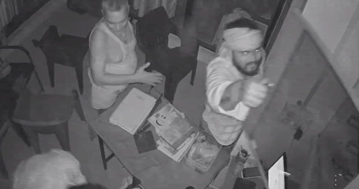 Chitrakoot Criminals on Bolero looted 2.5 lakh rupees from petrol pump police are busy investigating CCTV