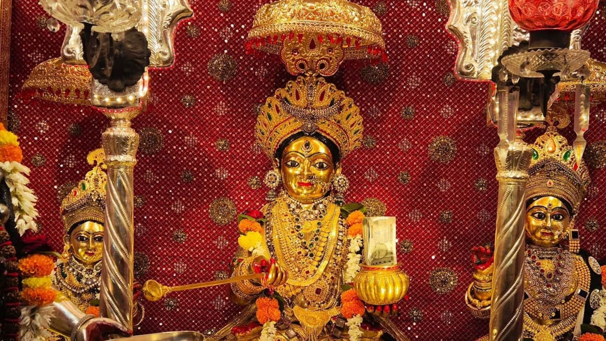 Mother Annapurna 4.75 lakh devotees received treasure received blessings from golden aura security tightened