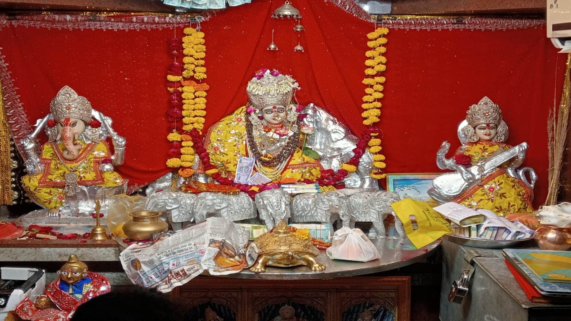 Ratlam News: Mahalaxmi temple will shine with currency notes and jewellery worth Rs 2 crore for five days