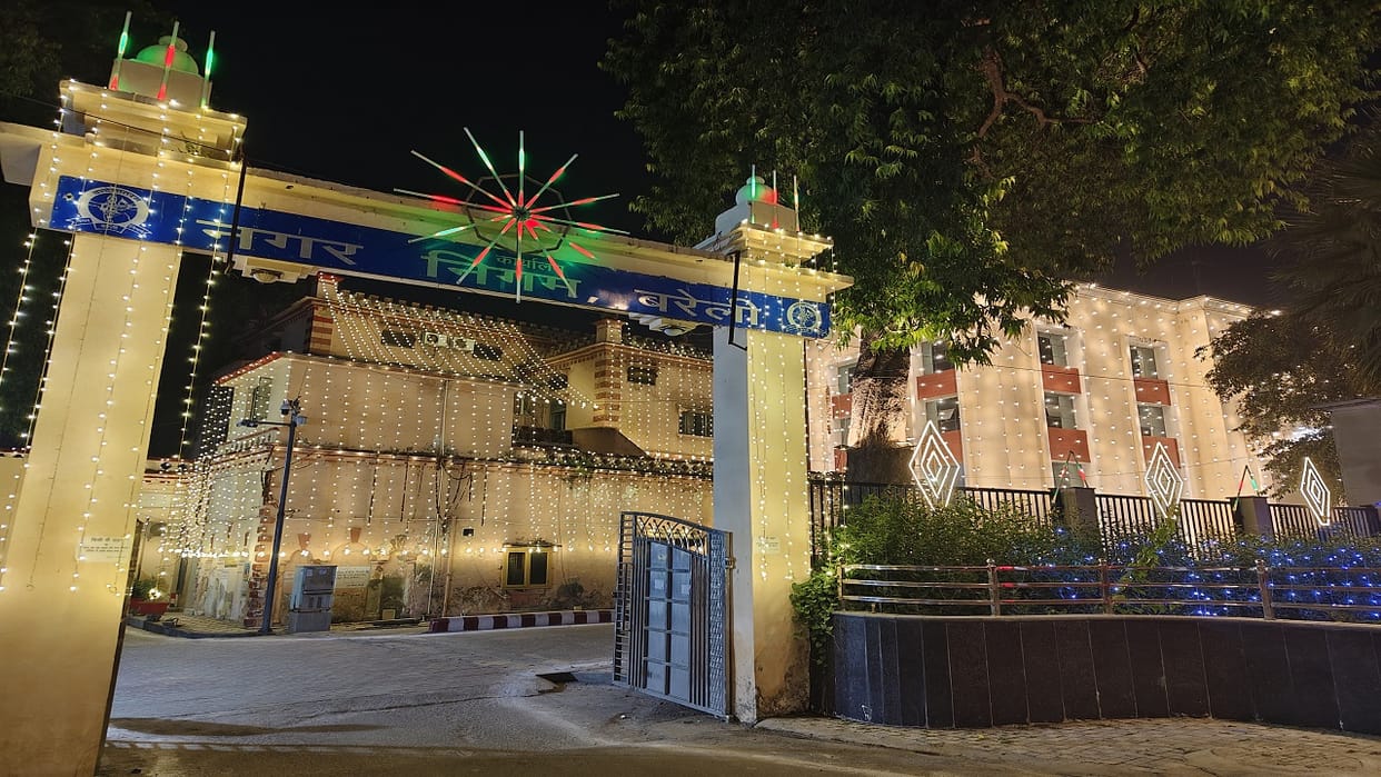 Arrangements for adequate supply of electricity and water in Bareilly on Diwali