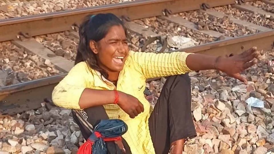 Treatment of Phoolmala that fell from the train
