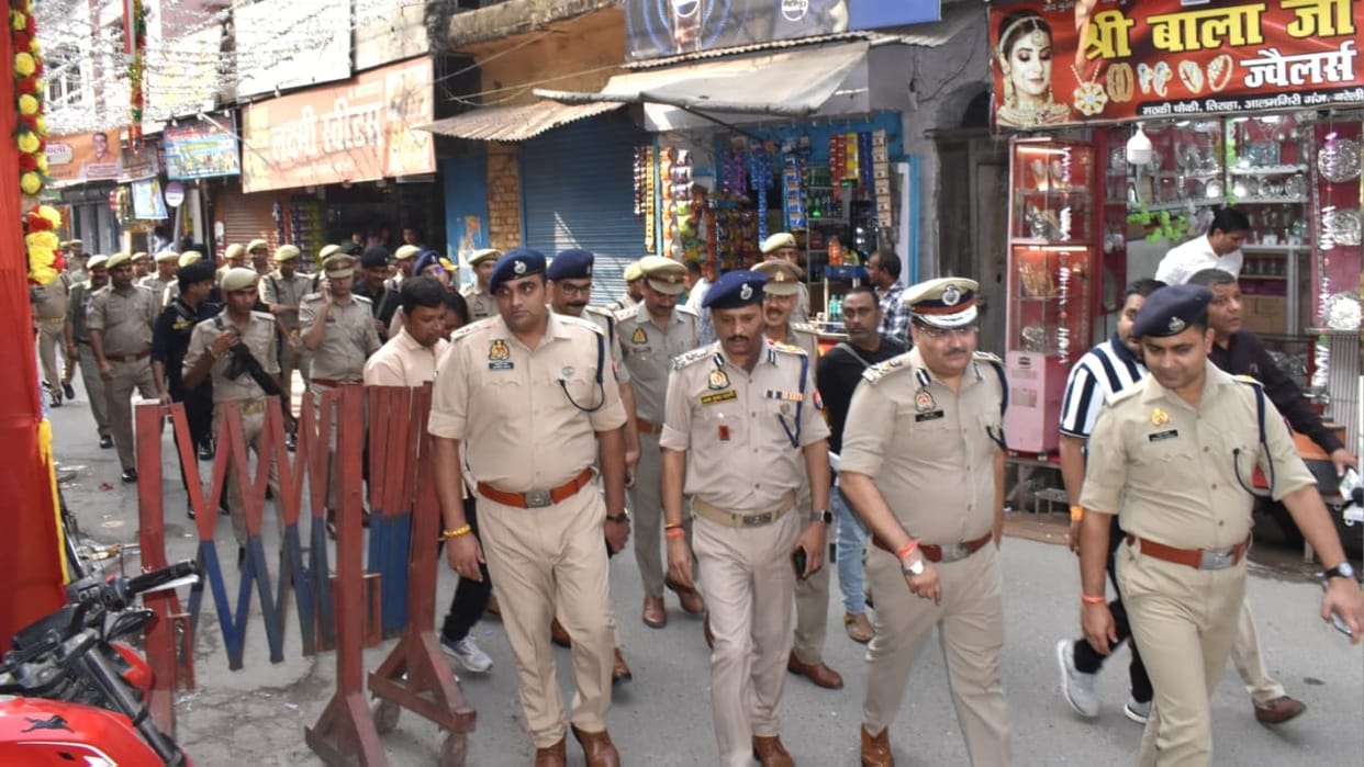 Police alert in Bareilly on Diwali police officers conducted a foot march