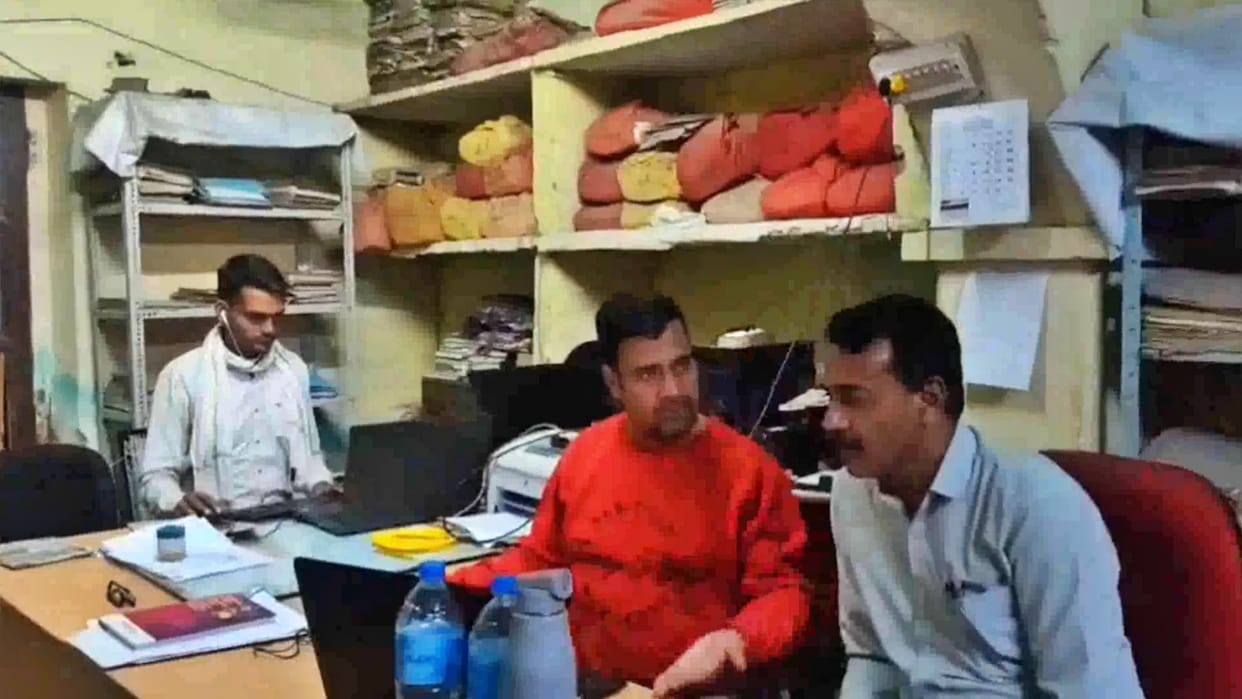 Rajasthan News: Kota ACB Arrests Commissioner, Fire Officer, and Home Guard Red-Handed Taking Bribes in Baran