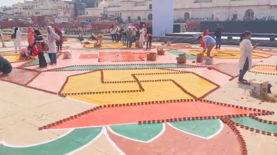 Ayodhya Deepotsav 2025 29 lakh diyas were lit on 56 ghats of Ram Ki Paidi