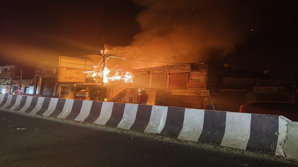 Huge fire in Haldwani cafe
