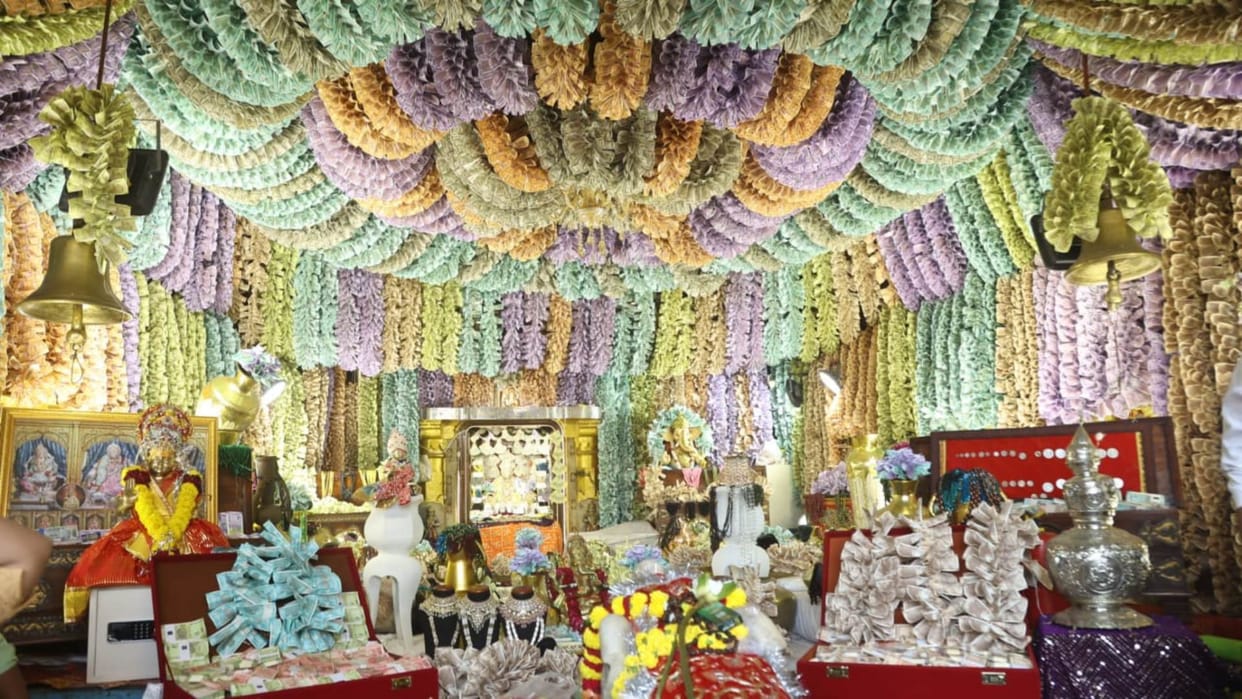 Ratlam News: Mahalaxmi temple will shine with currency notes and jewellery worth Rs 2 crore for five days