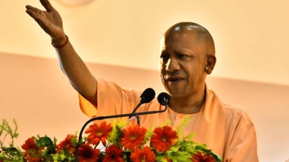 Major News from UP: Yogi warns 'reel-makers'; Akhilesh vows to reduce BJP to zero in Gorakhpur; 60 officers ta