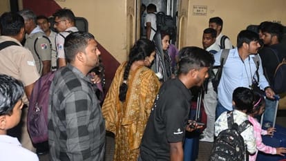 Kanpur: Central Railway derails, passengers gasp for breath