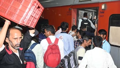Kanpur: Central Railway derails, passengers gasp for breath