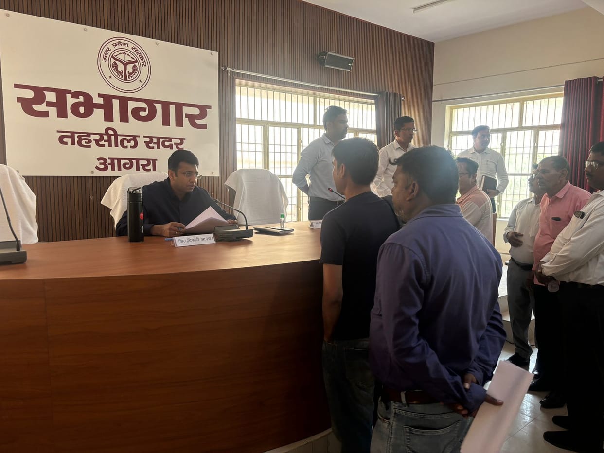 DM heard complaints on Sampoorna Samadhan Diwas