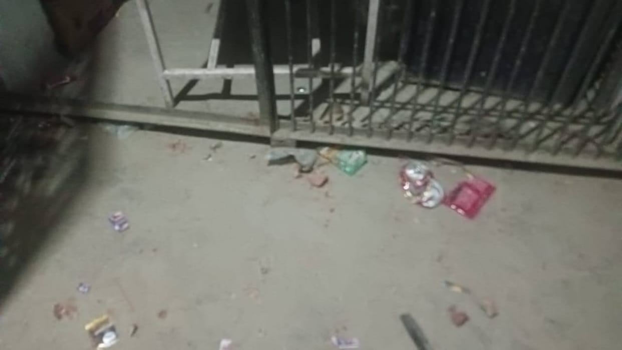 Lucknow: Huge ruckus at liquor shop, stone pelting and assault, police detained three people