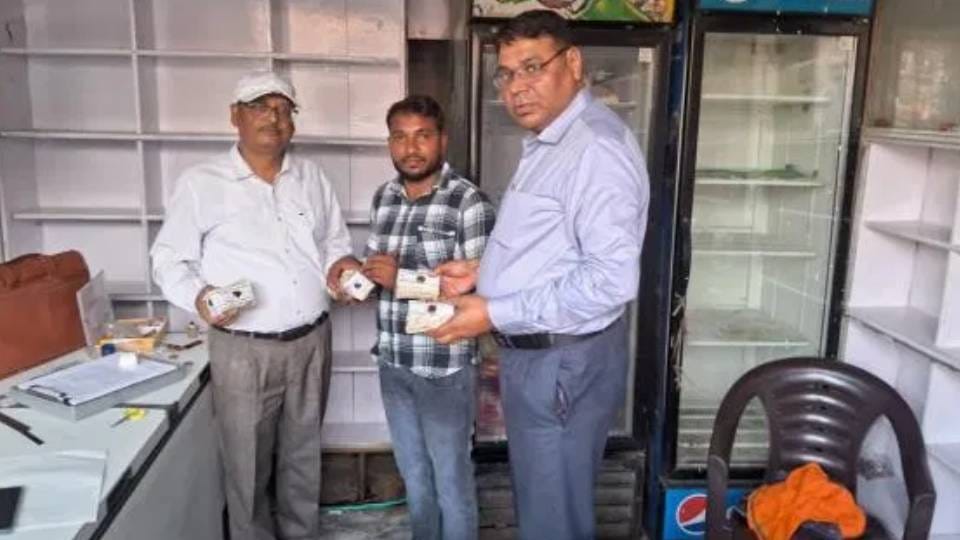 Food Department team destroyed 1600 kg of spoiled semolina barfi halwa and 135 kg of tofu cheese In Lucknow