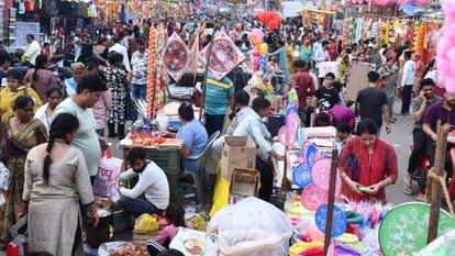 Dhanteras 2025: Markets saw purchases worth 2,000 crore rupees.