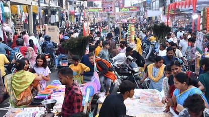 Dhanteras 2025: Markets saw purchases worth 2,000 crore rupees.
