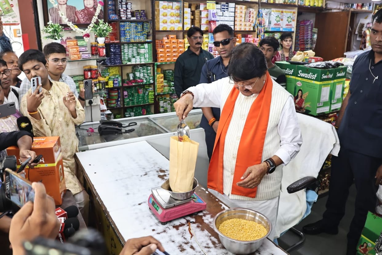 Indore: Minister Kailash Vijayvargiya turns businessman, sells goods at ancestral grocery store