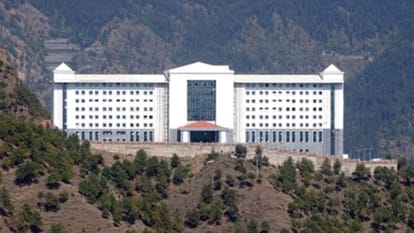 Shimla: चमियाना अस्पताल में शुरू होंगी आपातकालीन सेवा, नौ डॉक्टर मिले; तुरंत मिलेगी प्राथमिक उपचार की सुविधा Shimla Emergency services to begin at Chamiana Hospital nine doctors appointed