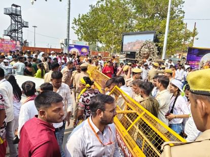 अयोध्या: रामनगरी पहुंचे प्रभु श्रीराम, 29 लाख दीये जलाकर किया गया स्वागत; गिनीज बुक में दर्ज हुआ रिकॉर्ड Ayodhya: Lord Shri Ram arrives in Ramnagari, welcomed by lighting 29 lakh diyas; record entered in Guinness Bo