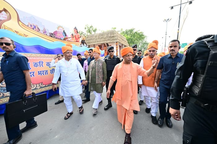 Ayodhya: Lord Shri Ram arrived in Ayodhya with Mother Sita, CM Yogi performed aarti; see special pictures