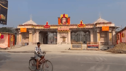 अयोध्या का जगद्गुरु आदिशंकराचार्य द्वार।