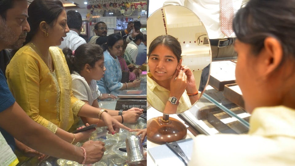 Diwali and Dhanteras witnessed strong sales with turnover reaching Rs one thousand crore