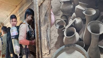UP: बांके बिहारी का तोषखाना, बर्तन और आभूषणों के खाली बॉक्स; खजाना खुलते ही उठा सवाल, कहां गया ठाकुरजी का माल? UP news Banke Bihari Toshkhana empty boxes of utensils and jewellery As soon as treasury was opened question