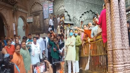 UP: बांके बिहारी का तोषखाना, बर्तन और आभूषणों के खाली बॉक्स; खजाना खुलते ही उठा सवाल, कहां गया ठाकुरजी का माल? UP news Banke Bihari Toshkhana empty boxes of utensils and jewellery As soon as treasury was opened question