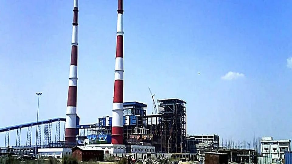 The body of a driver belonging to Rohan Buildcon Company was found inside a bus at the Adani Power Plant
