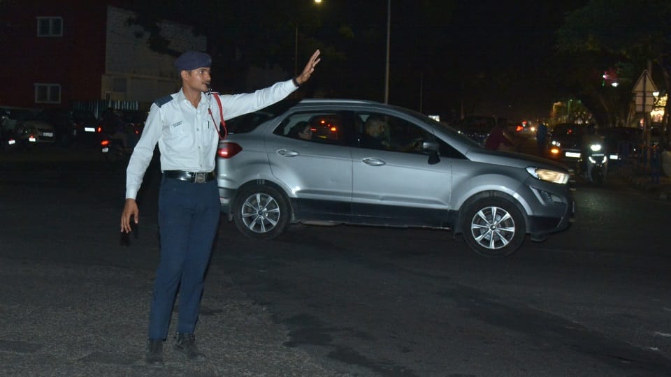 860 police personnel and officers will handle security arrangements on Diwali.