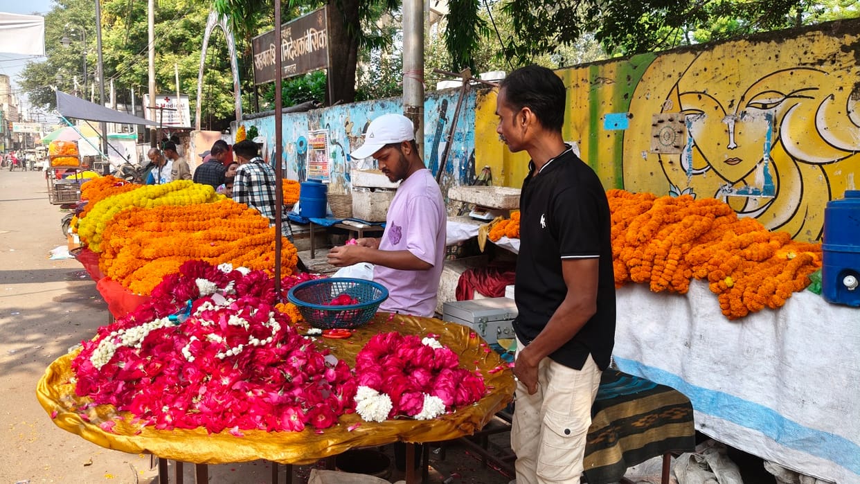 Bareilly flower market is booming on Diwali
