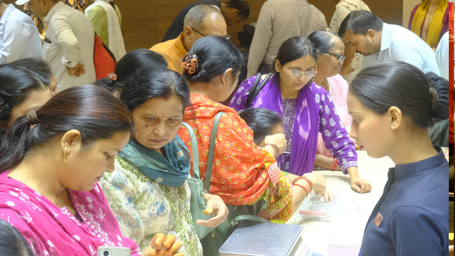 In Gorakhpur,  Rain of money on Dhanteras... Business worth Rs 2000 crore done