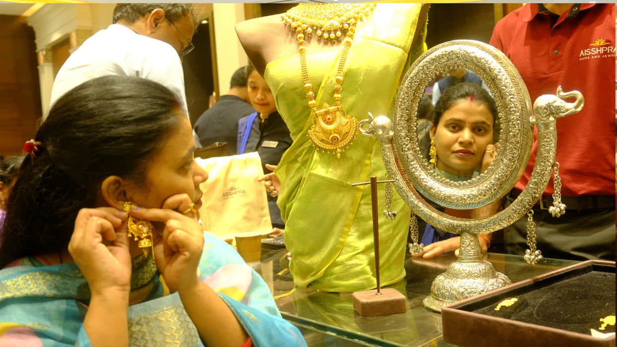 In Gorakhpur,  Rain of money on Dhanteras... Business worth Rs 2000 crore done