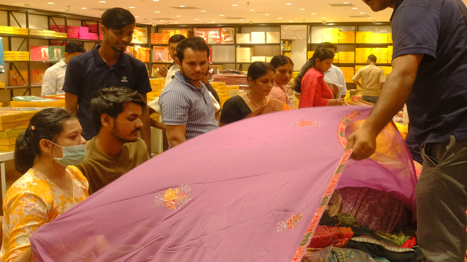 In Gorakhpur,  Rain of money on Dhanteras... Business worth Rs 2000 crore done