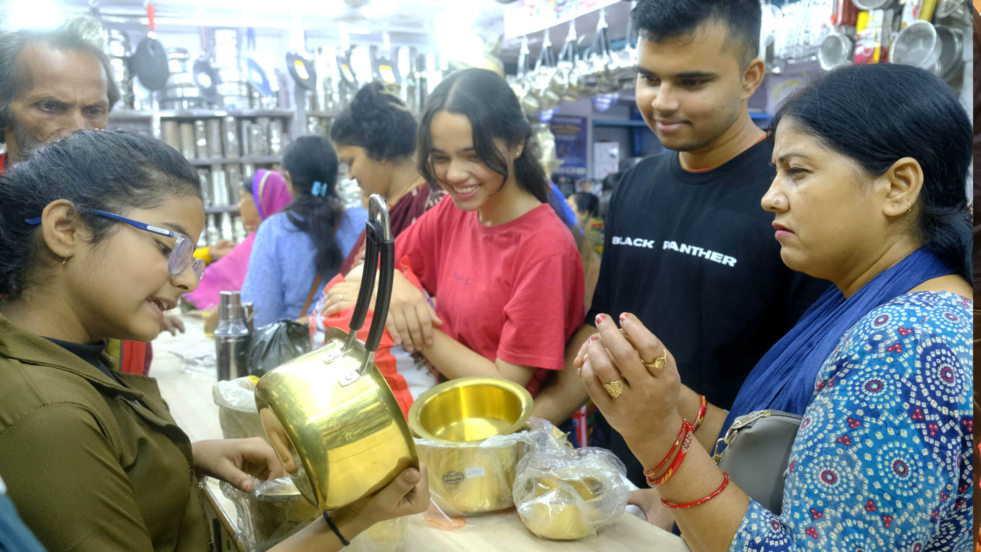 In Gorakhpur,  Rain of money on Dhanteras... Business worth Rs 2000 crore done
