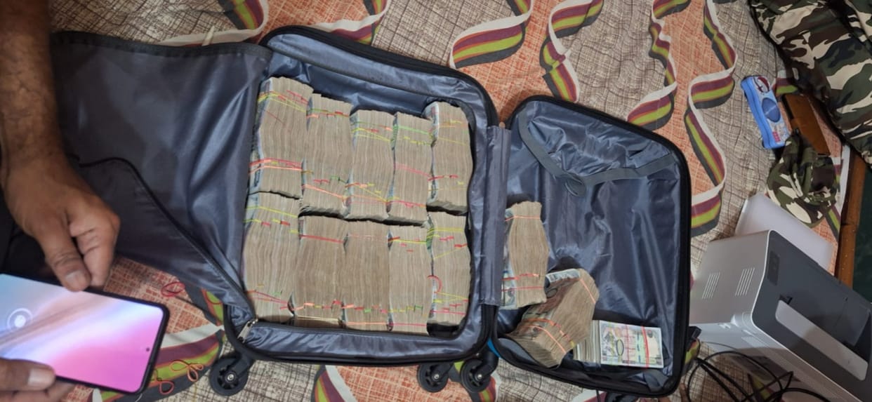 Bihar: 29.97 lakh Indian and 64 lakh Nepalese rupees recovered from money exchanger's house
