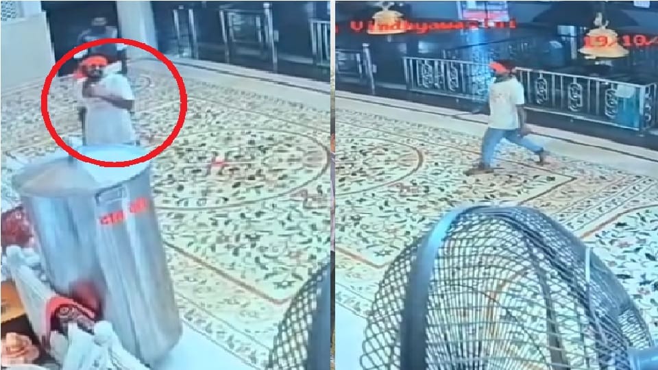 Young man arrived at Maa Vindhyavasini temple in Dhamtari to offer his eyes