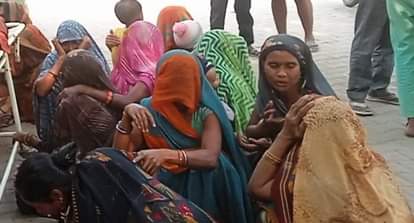 रोते बिलखते परिजन