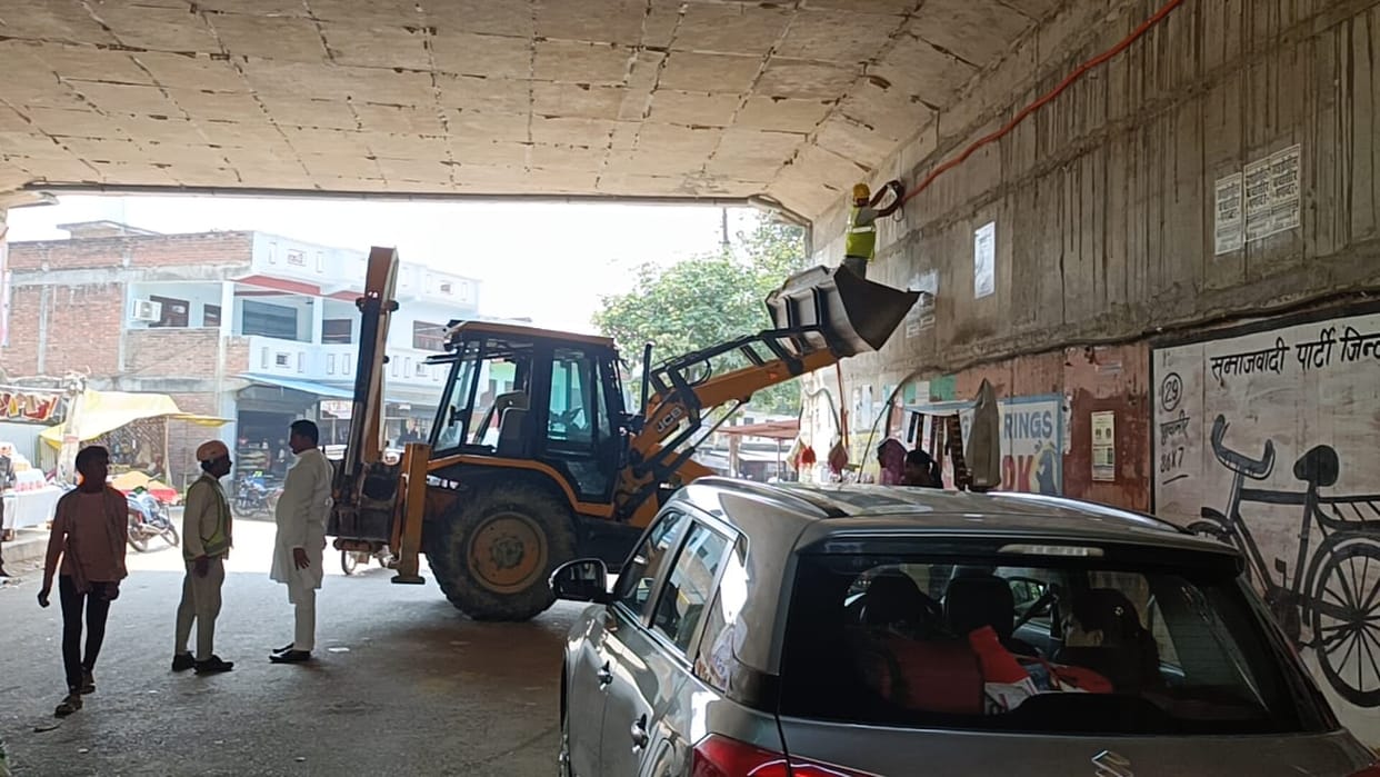 Kanpur lights of Purvameer Overbridge closed for six months NHAI team has repaired the electrical system