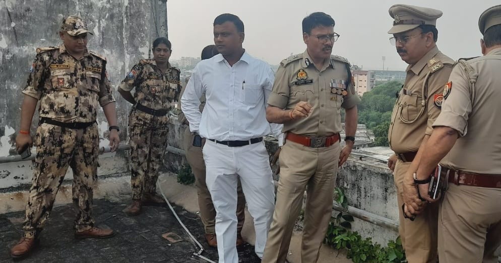 Kanpur Steno Death Case Neha spoke to her mother six times before jumping peon and peon may face action