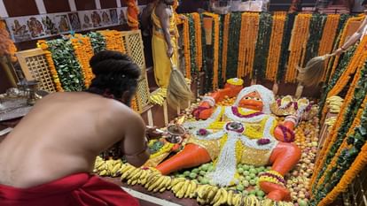 Ram devotee Hanuman went to his fullest on the birth anniversary, Hanuman ji's court was decorated on the ban