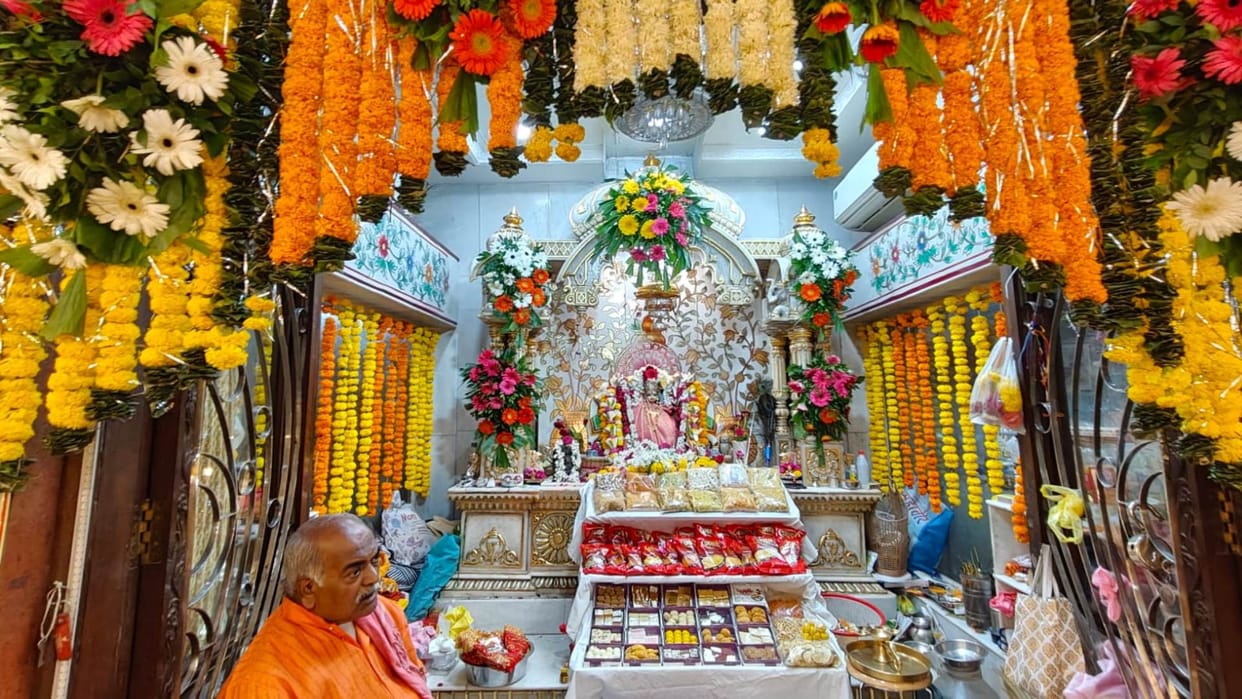 Indore News: Indore's 190-year-old Rajwada Mahalaxmi Temple decorated for Diwali
