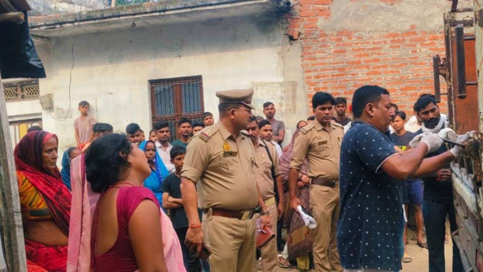 drunk younger brother killed his elder brother by beating him with stick In Gonda